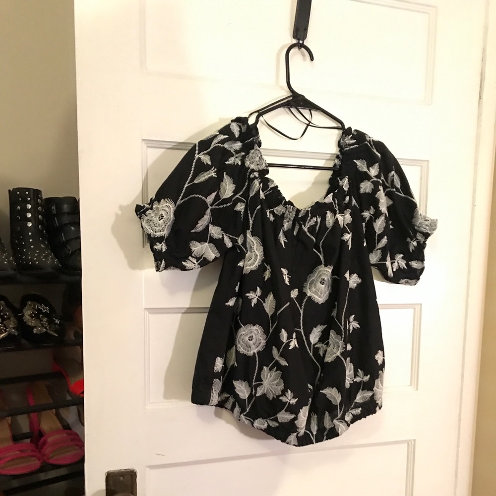 Who what wear off the shoulder shirt